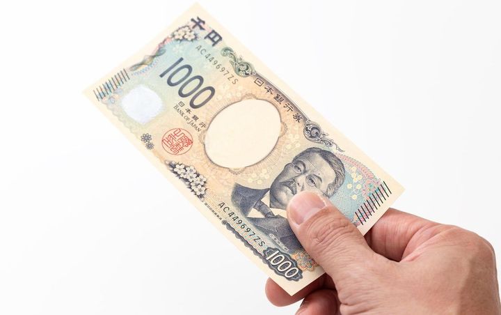 引っ越し作業員への心付けは、リーダーにまとめて渡すのではなく、1000円ずつでもいいので一人ひとりに渡すのが有効だ。