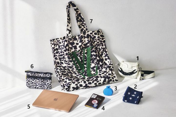 安徳由美さんのバッグの中身