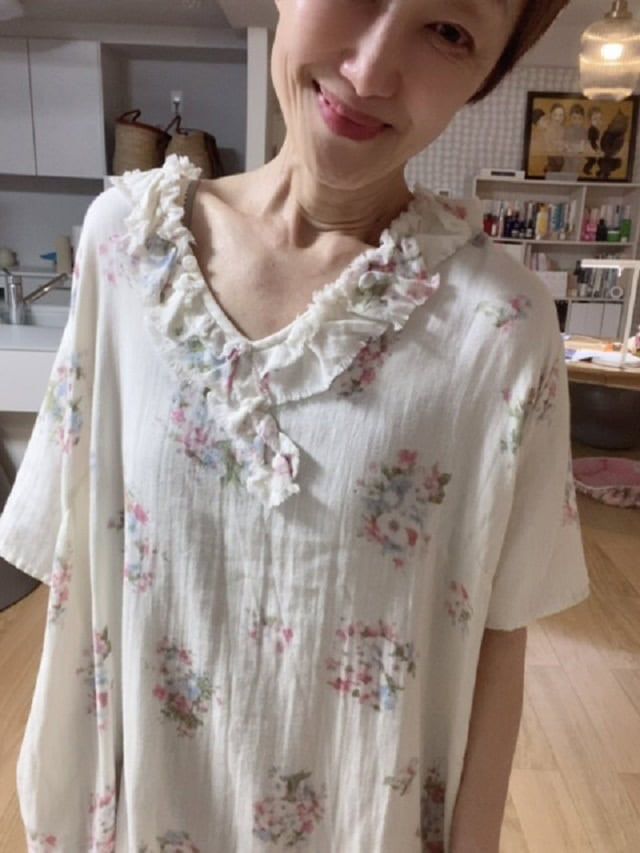 白いガーゼのナイティを着た吉川さん