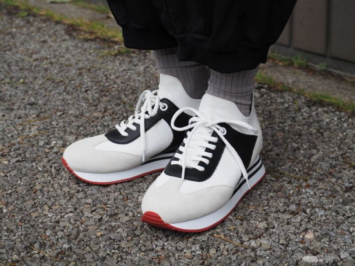 「ケイ ハヤマ プリュス」のスニーカー