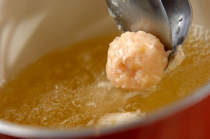 肉団子とキャベツのみそ汁の作り方1