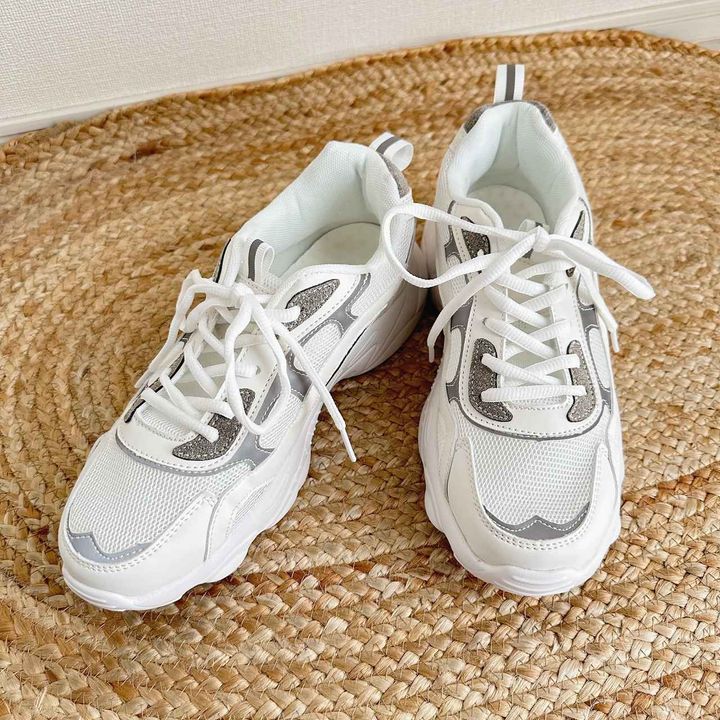 画像: レディーススポーツシューズ