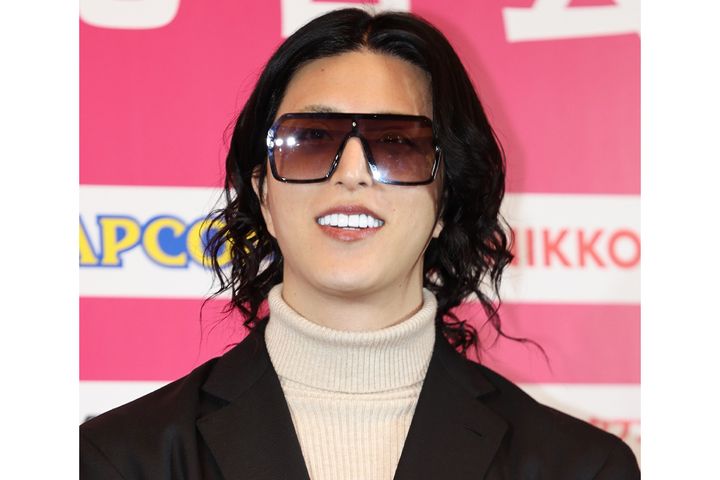 実業家でタレントのローランドさん（2023年11月28日、時事）