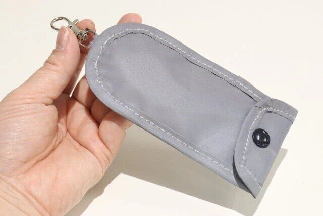 ダイソーのキーポーチ（リール付）1