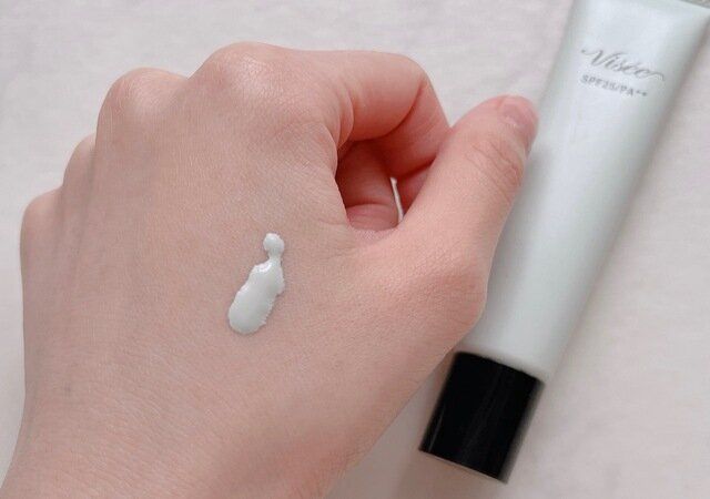 ヴィセ トーンアップスキンデザイナー 03 グリーン 手の甲に付ける