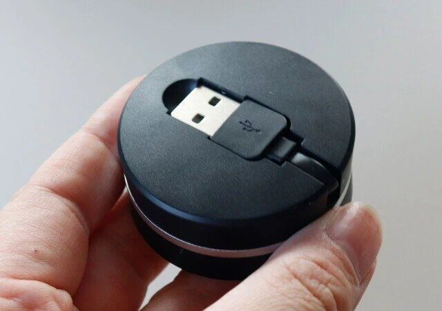 ダイソー500円3in1リール式ケーブルmicroB、Type-C、iPhone