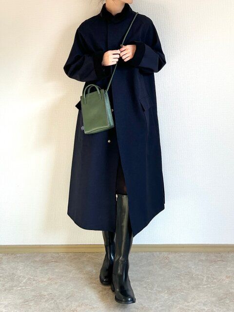 ロングコートで肌見せを調整