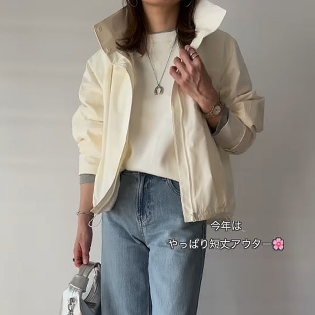 UNIQLOのオフホワイトの「ウィンドプルーフスタンドブルゾン」