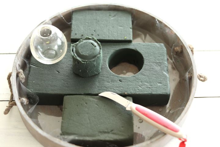 吸水スポンジを切り抜く