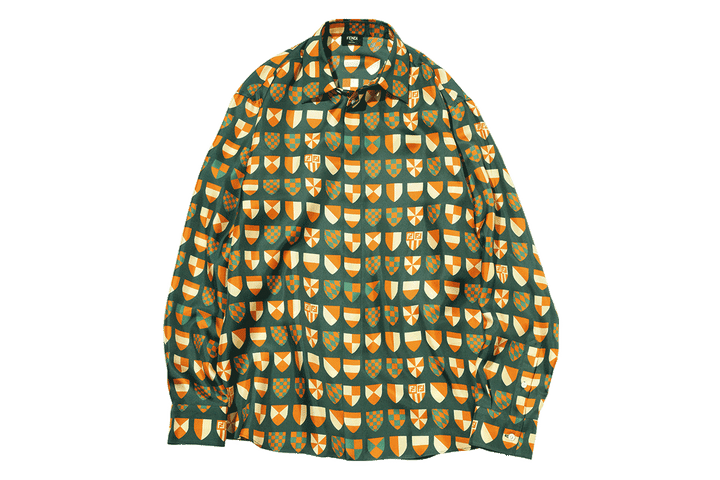 〈フェンディ〉のシャツ