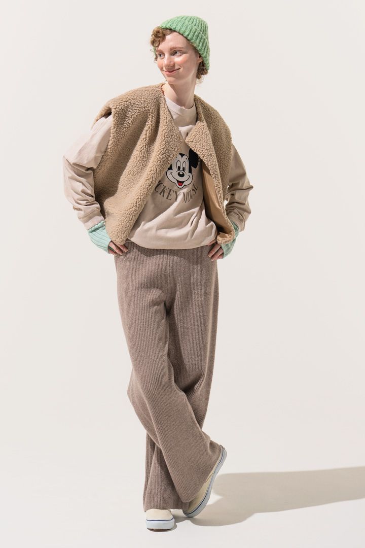 装いが一気に春めく！ベーシックカラーにカラーをプラスしたコーデ10選