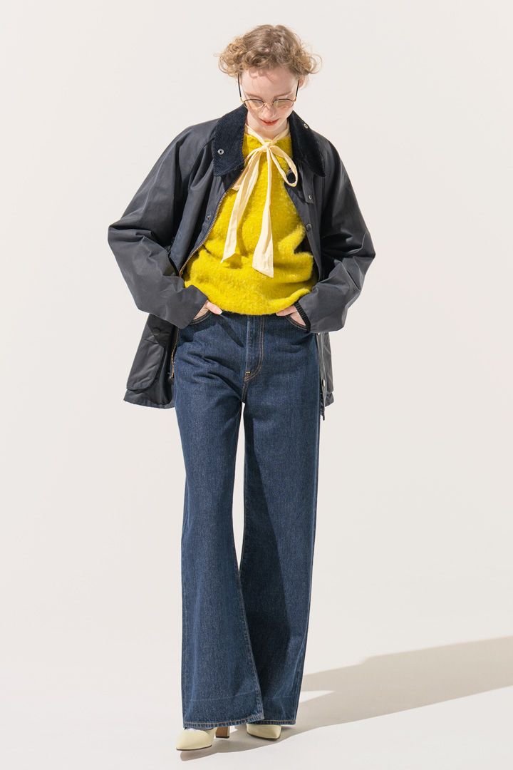 装いが一気に春めく！ベーシックカラーにカラーをプラスしたコーデ10選