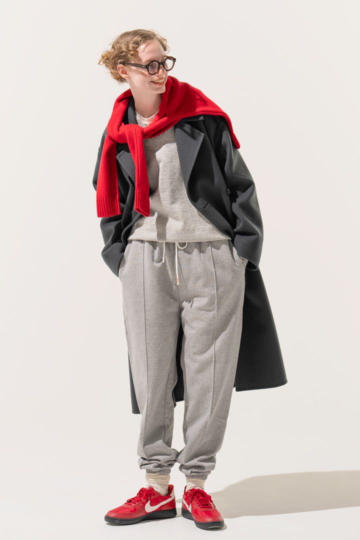 装いが一気に春めく！ベーシックカラーにカラーをプラスしたコーデ10選