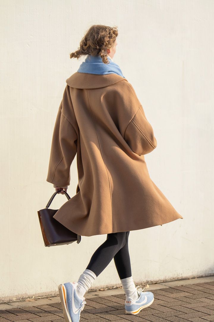 装いが一気に春めく！ベーシックカラーにカラーをプラスしたコーデ10選