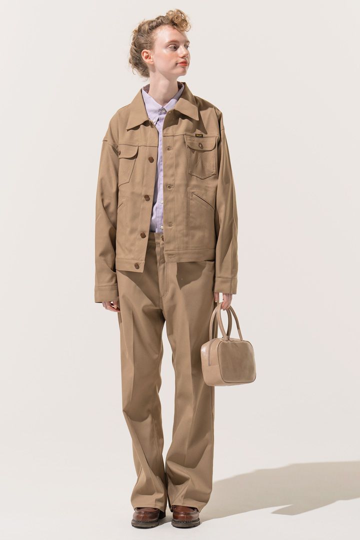 装いが一気に春めく！ベーシックカラーにカラーをプラスしたコーデ10選