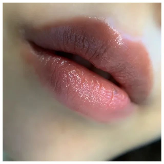 3 ヴァイタル ベージュ リップメイク