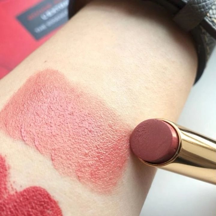 シャネル ルージュ アリュール レクストレの人気色：812 スウォッチ