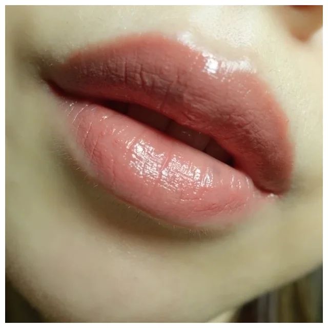 シャネル ルージュ ココ ブルームの人気色：110 シャンス ドゥ シャネル スウォッチ