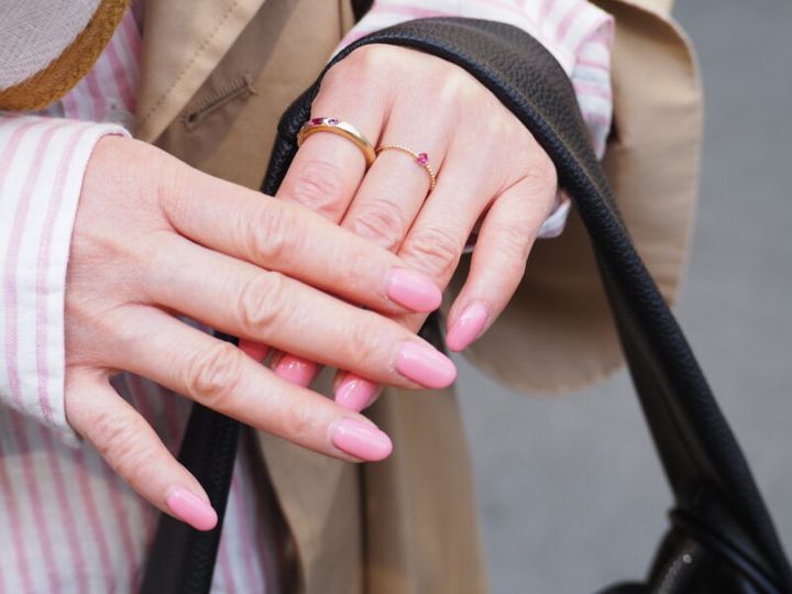 ピンクのネイル