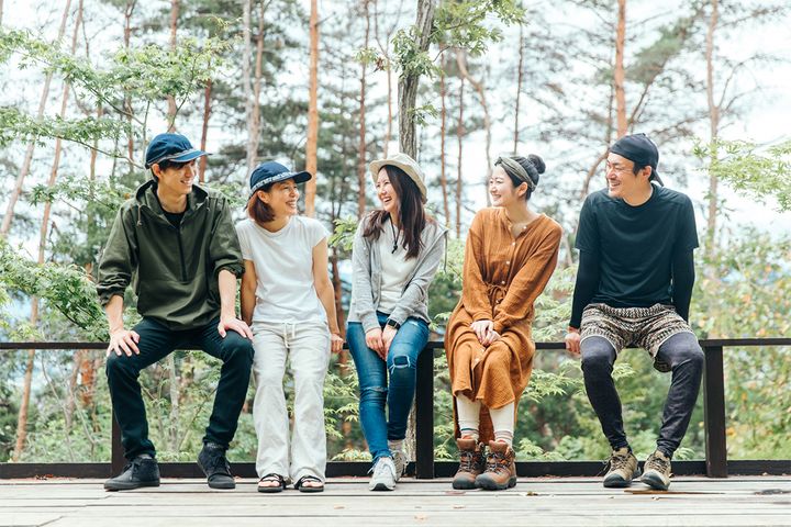 仲間が多い、周囲から慕われている……。一見地味だけど愛される人の特徴とは