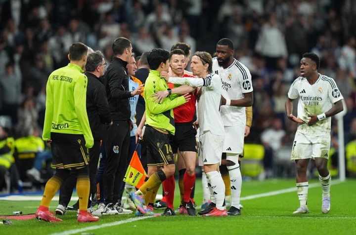 久保建英、古巣の世界的スター軍団と激闘！39歳ベテランに首を掴まれるシーンも