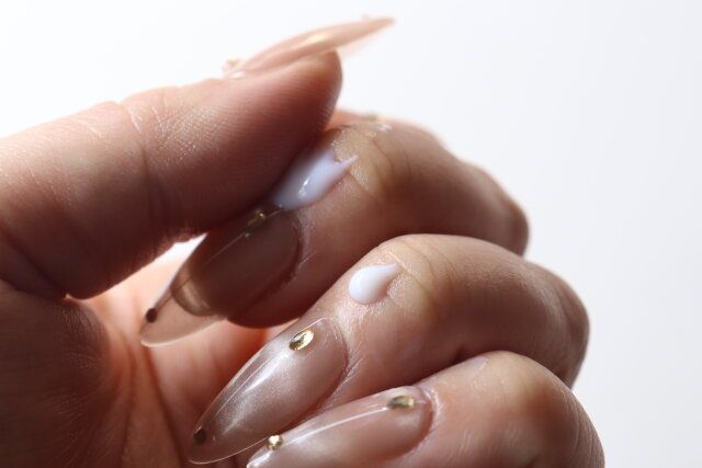 ネイル＆ハンドクリーム 塗布