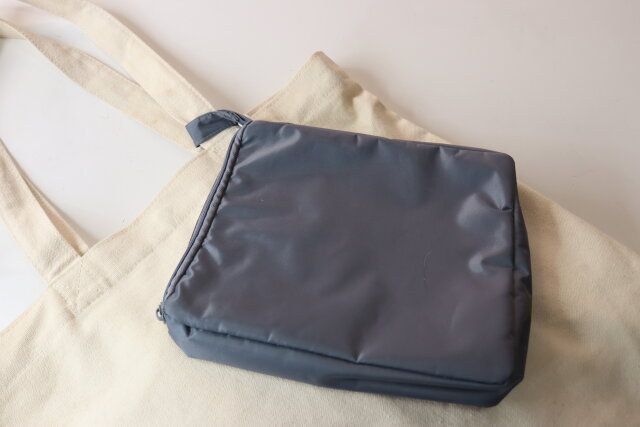 ダイソー クールネックバンド用ポーチ スクエア型 使用例 持ち運び