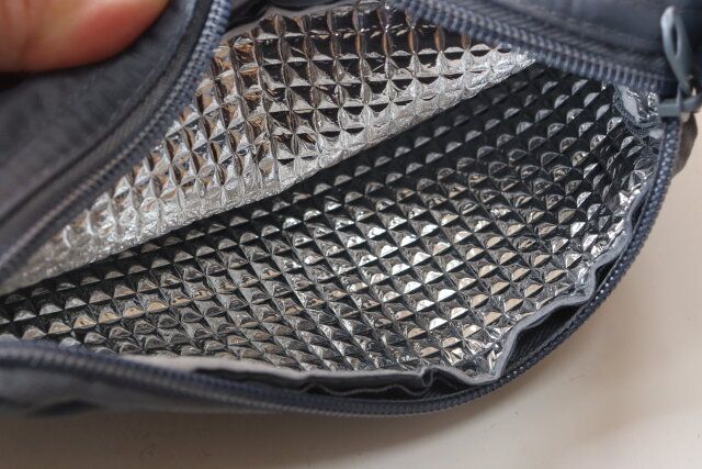 ダイソー クールネックバンド用ポーチ スクエア型 アルミ蒸着シート