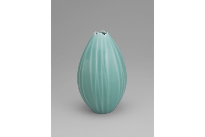 【陶芸】神農 巌 青磁鎬瓶（径16.6×高さ27.2㎝）