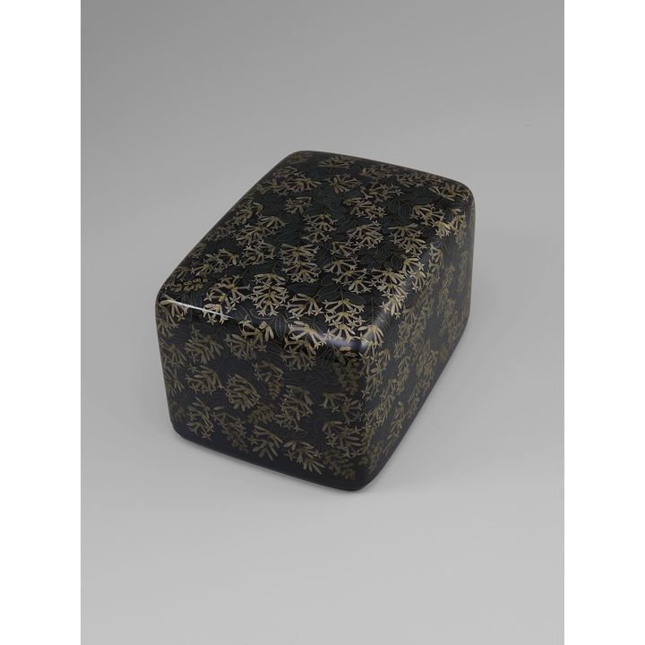 【漆芸】西 勝廣 「いぼたの花」沈金箱（19×26×高さ16㎝）