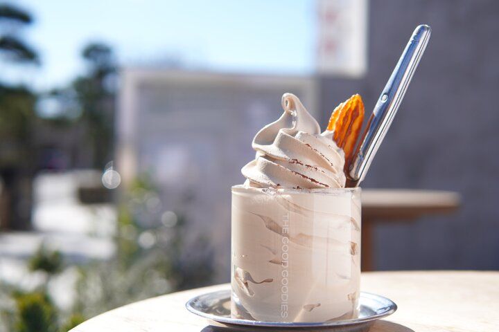 鎌倉の街歩きでひと休み♪自家焙煎のコーヒーをブレンドしたソフトクリームを楽しむ「THE GOOD GOODIES EAST」