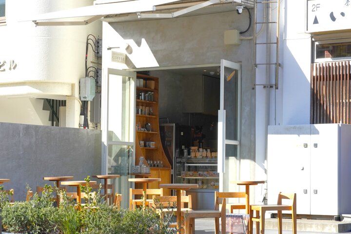 鎌倉の街歩きでひと休み♪自家焙煎のコーヒーをブレンドしたソフトクリームを楽しむ「THE GOOD GOODIES EAST」