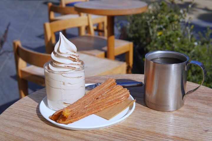 鎌倉の街歩きでひと休み♪自家焙煎のコーヒーをブレンドしたソフトクリームを楽しむ「THE GOOD GOODIES EAST」