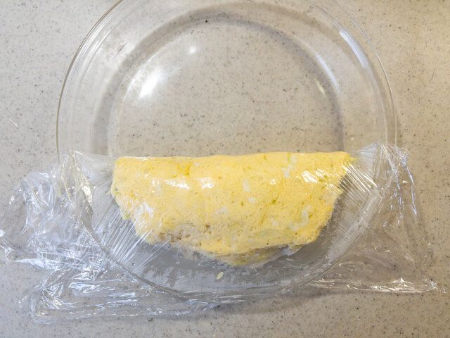 具材を半分に折りたたむ。