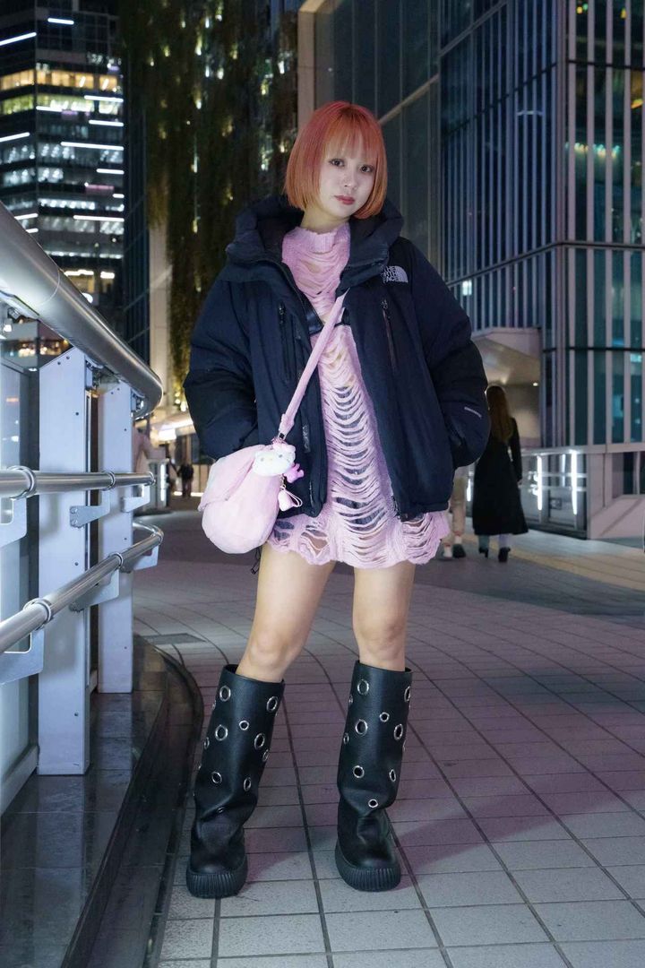 画像1: 派手目のカラーでも浮かない、全身のデザイントーンを合わせたスタイリング