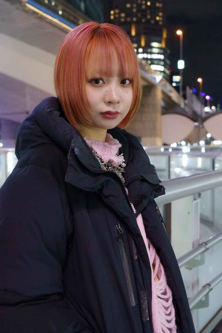 画像2: 派手目のカラーでも浮かない、全身のデザイントーンを合わせたスタイリング