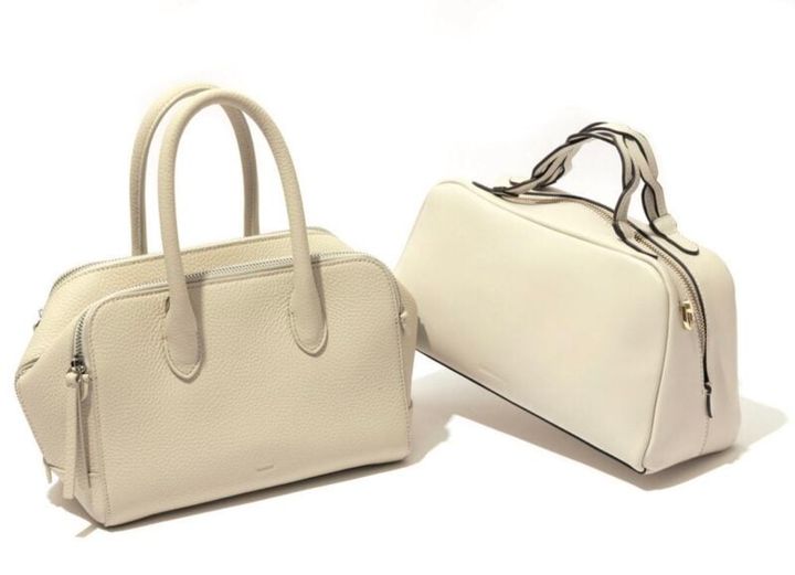 白系ボストンバッグ