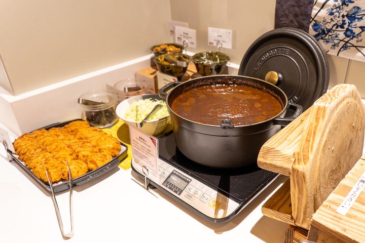 ひと口サイズのカツも付いた金沢カレー