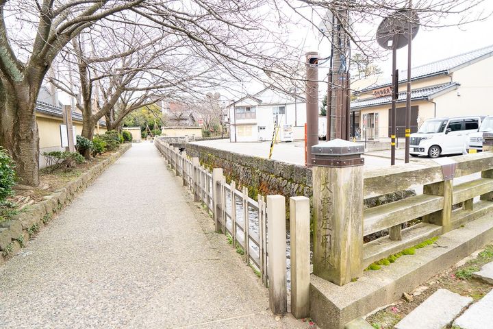 大野庄用水に沿った遊歩道