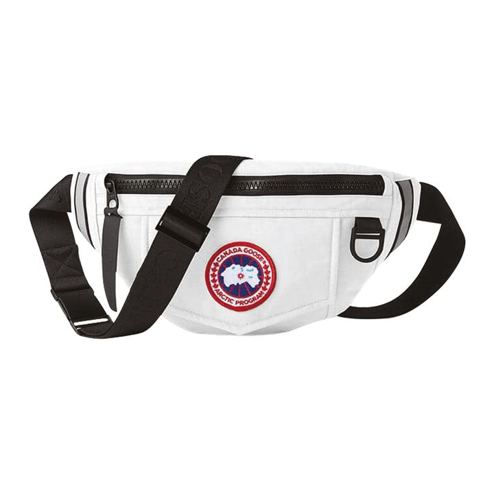 ウエストバッグ ￥42,900／CANADA GOOSE