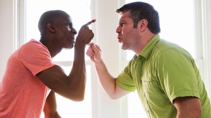 自己認識力が低い人ほど道徳的な政治問題に対してより強い脳反応を示す