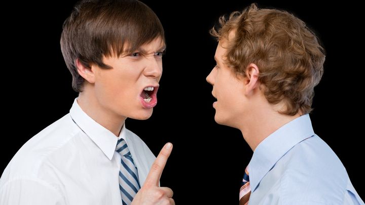 自己認識力が低い人ほど道徳的な政治問題に対してより強い脳反応を示す