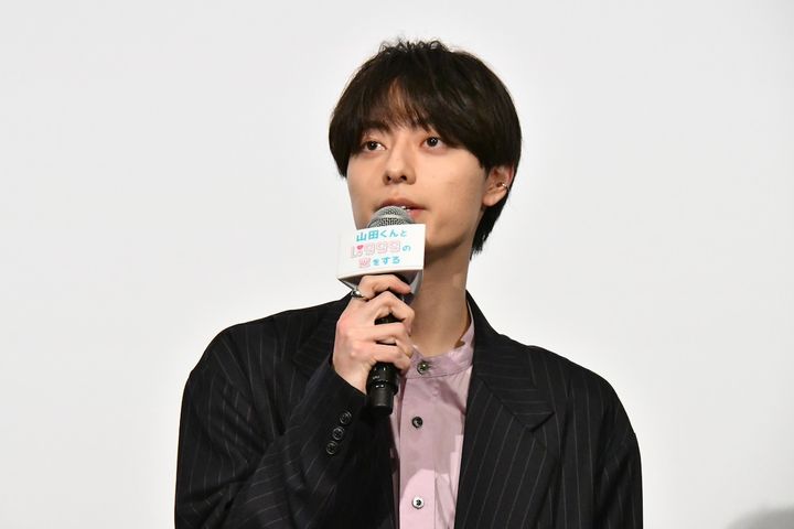 作間龍斗、初主演の映画の舞台挨拶に登壇！ 原作者・ましろからのお祝いメッセージに感激