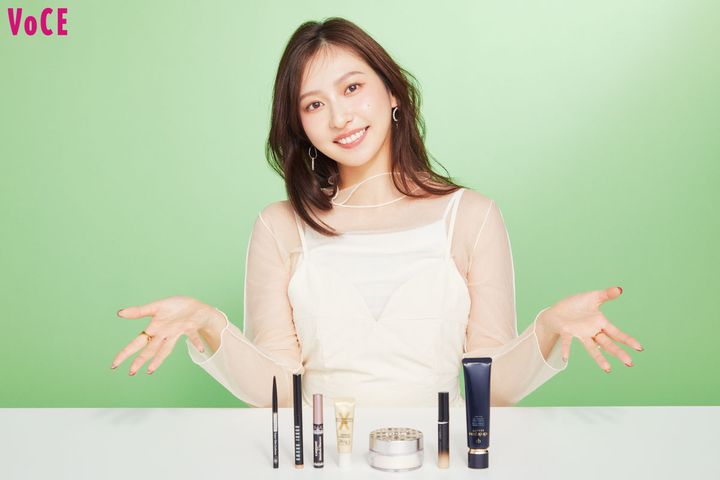 【元Juice=Juice 植村あかり】の一軍メイクコスメ。“ビジュ100点”と言われる美貌を支えるアイテム大公開
