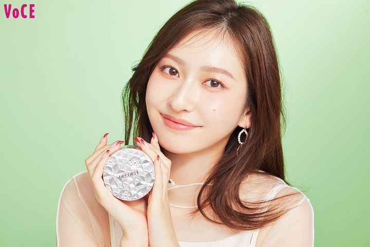 【元Juice=Juice 植村あかり】の一軍メイクコスメ。“ビジュ100点”と言われる美貌を支えるアイテム大公開