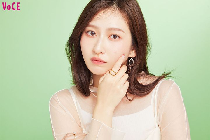 【元Juice=Juice 植村あかり】の一軍メイクコスメ。“ビジュ100点”と言われる美貌を支えるアイテム大公開