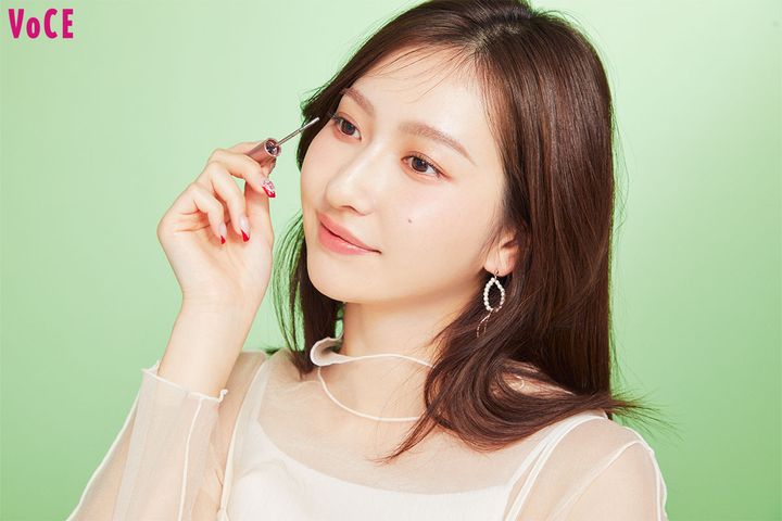 【元Juice=Juice 植村あかり】の一軍メイクコスメ。“ビジュ100点”と言われる美貌を支えるアイテム大公開