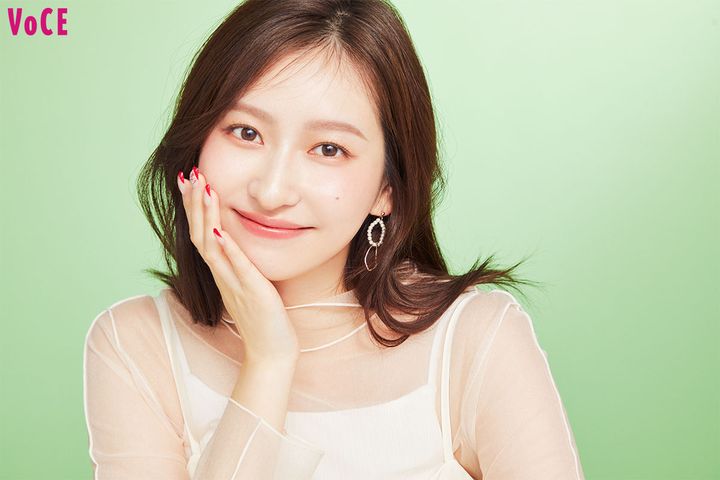 【元Juice=Juice 植村あかり】の一軍メイクコスメ。“ビジュ100点”と言われる美貌を支えるアイテム大公開