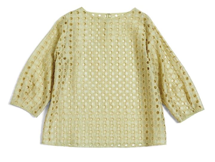 ブラウス¥16,500／ノンブルアンペール（ノンブルアンペール吉祥寺パークストア）