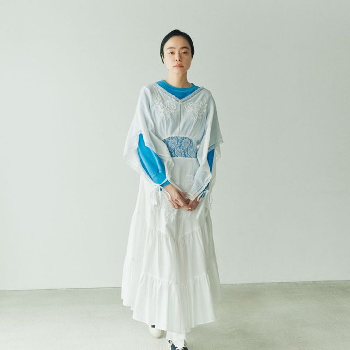 クラシカルなレースが彩る、軽やかなレイヤード